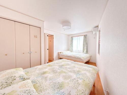 a bedroom with a bed and a window at Ikebukuro area, three layer house, double subway,5 min walk to stn, 双地铁车站步行5分 直达新宿 涩谷 银座 池袋 皇居 可免费停车 最大10人 in Tokyo