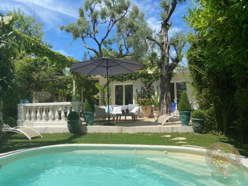 Cap d'Antibes 50m from the beach 3 bedrooms/Pool