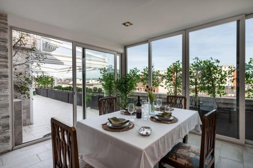 Skyline Penthouse - Terrazzo Panoramico & Metro 5min