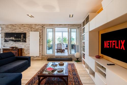 Skyline Penthouse - Terrazzo Panoramico & Metro 5min