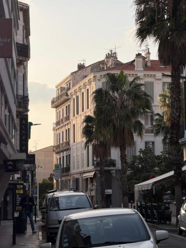 Luxurious renovated 3-room apartment - City center