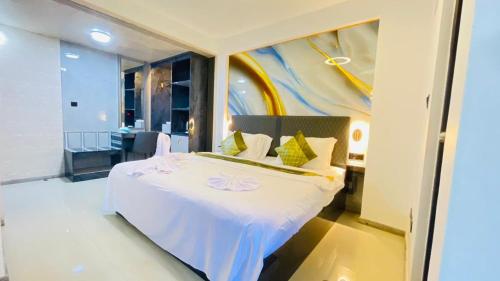 a bedroom with a bed in a room at HS Miracle View in Hulhumale