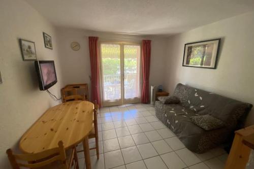 Air-conditioned studio with balcony in St-Raphaël