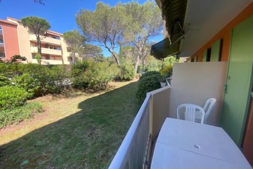Air-conditioned studio with balcony in St-Raphaël