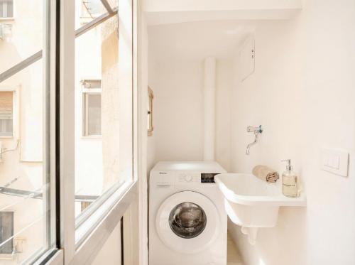 a white bathroom with a washing machine and a sink at Blu Mediterraneo 2 Bedrooms & 2 bathrooms in Bari