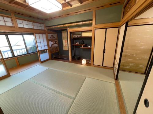 椿の宿 鹿のいる奈良公園や駅 徒歩5分 坪庭付お風呂 日本家屋貸切定員10名様 連泊応援 旅の質を高めるオプション各種開催 和の料理体験教室 世界文化遺産ガイド 春日奥山原生林トレイルガイド等