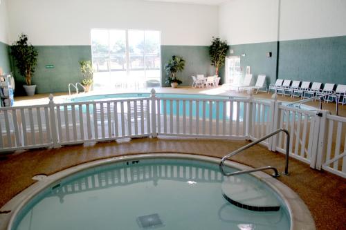 a large pool of water in a large room at Farmstead Inn and Conference Center in Shipshewana