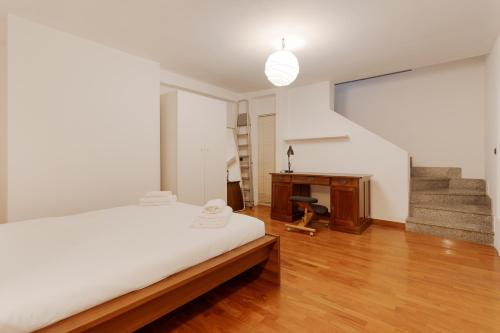 GuestHost - Central Apartment on two levels
