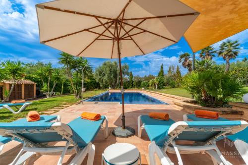 Villa Can Nofre, espectacular piscina y jardín en Calaratjada