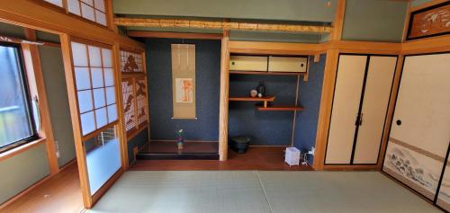椿の宿 鹿のいる奈良公園や駅 徒歩5分 坪庭付お風呂 日本家屋貸切定員10名様 連泊応援 旅の質を高めるオプション各種開催 和の料理体験教室 世界文化遺産ガイド 春日奥山原生林トレイルガイド等