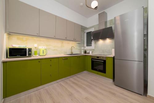Emerald 2 BDs Apartment with Balcony in Exarcheia
