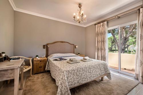 4 Bedrooms Private Pool Close To All Amenities