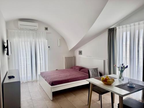 a bedroom with a bed and a table with a tableablish at VastoMare - appartamento Vasto Marina in Vasto