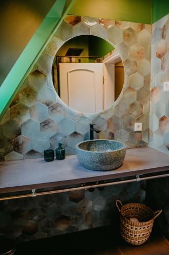 a bathroom with a sink and a mirror at sleepArt cream in Celle