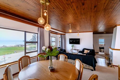 Ocean Wave No.1 Self Catering