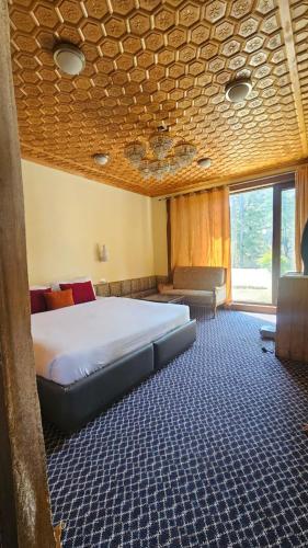 a bedroom with a large bed in a room at Grand Mumtaz Tangmarg in Tangmarg