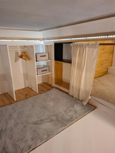 a small room with a bed and a rug at Appartament prés de la mer in Valras-Plage