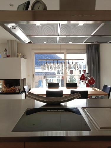 Luxury Penthouse 4 Bedroom 8 Min walk to WEF Davos