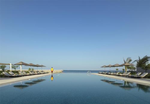 Kempinski Hotel Muscat — Pool view