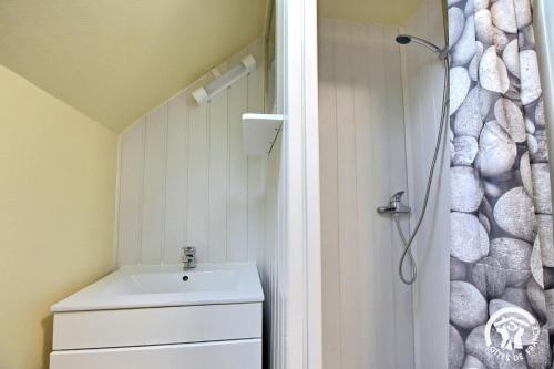 a bathroom with a sink and a shower at Du bonheur à la campagne in Mauron