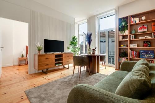 Library House With AC near metro