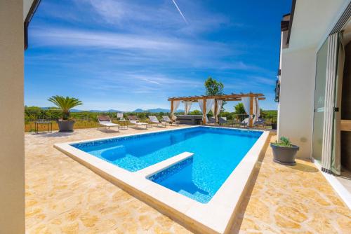 Villa Unika heated 40m2 Pool, Hot Tub, Sauna