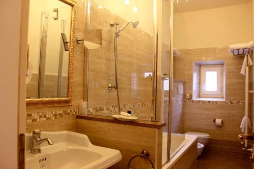 Un baño de Hotel Continentale