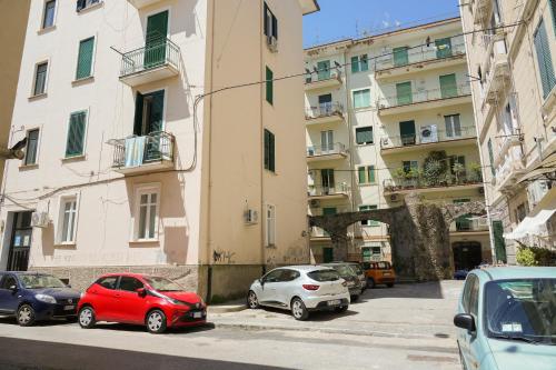a group of cars parked in front of buildings at La casa in centro in Salerno