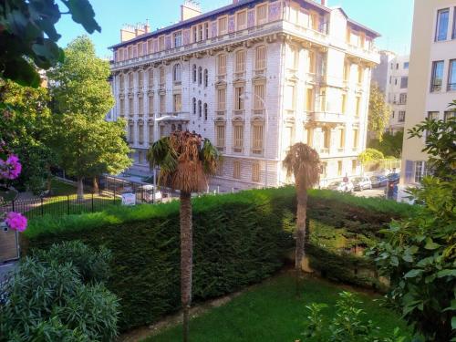WeHost – Balcon Fleuri, Centre-ville & Carré d'Or / 3-4 pers.