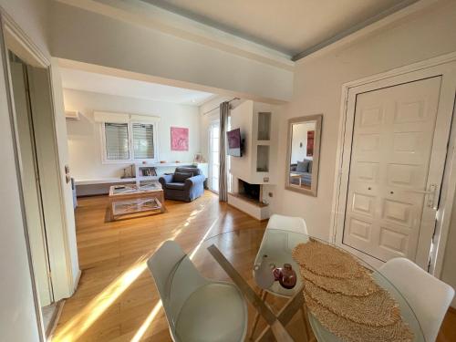 Aquarius - Glyfada detached house