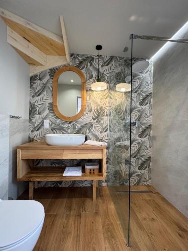 a bathroom with a sink and a mirror at Białe Tarasy in Rogowo