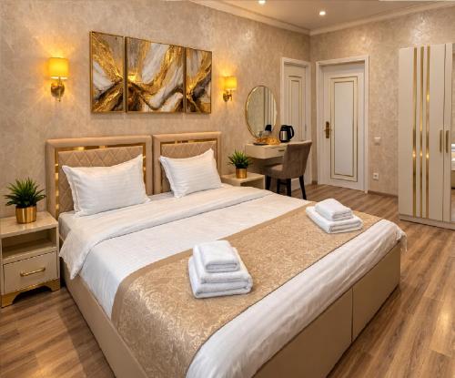 Llit o llits en una habitació de Sumaya Hotel