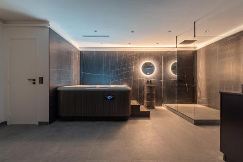 a large bathroom with a tub and a shower at SUITE Esbly, Jacuzzi, Terrasse, Disneyland in Esbly