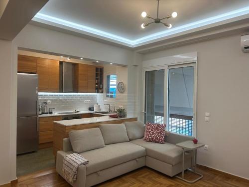 Sunlit seaside 2 bedroom 2 bathroom apartment