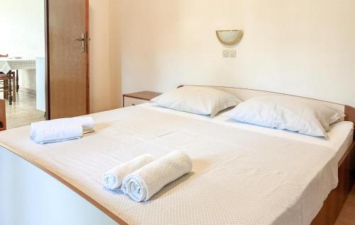 Beautiful Apartment In Rab With House Sea View