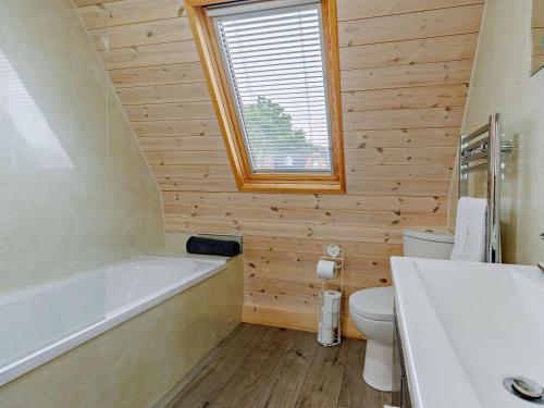 a bathroom with a tub and a toilet and a sink at 1 Bed in Shrewsbury oc-93395 in Leighton