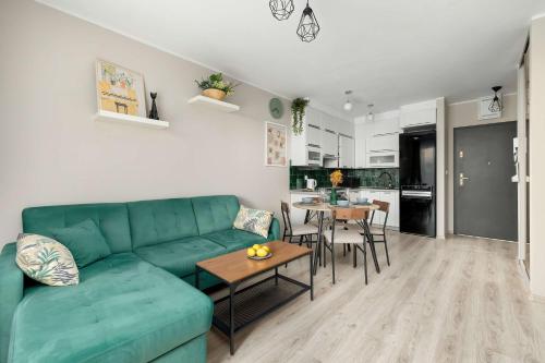 Functional & Modern Apartment with Parking and Garden by Noclegi Renters