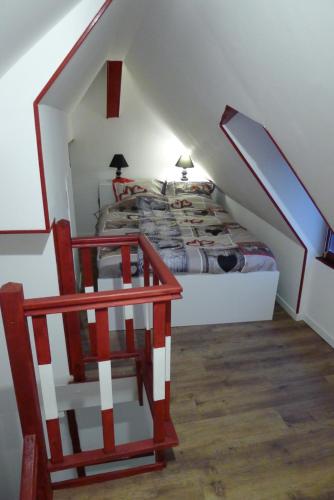 オンフルールにあるLa Compagnie De La Villeの屋根裏部屋(ベッド1台、階段付)