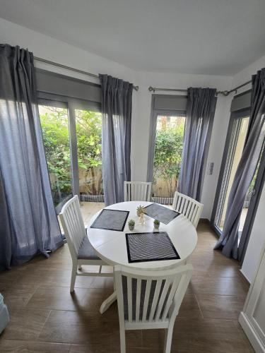 Amalia sunny ground floor bungalow with 2 bedrooms