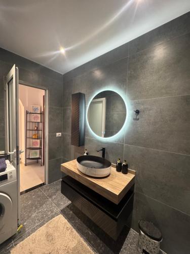 a bathroom with a round sink and a mirror at Azure Horizon in Çukë