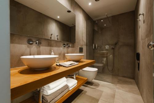 a bathroom with two sinks and a toilet at Porto Plomari in Plomari