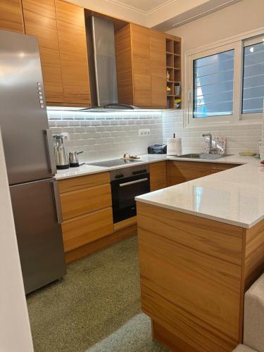 Sunlit seaside 2 bedroom 2 bathroom apartment