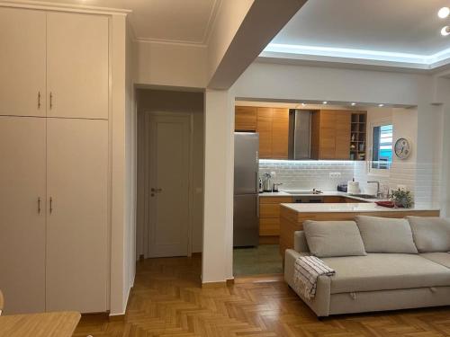 Sunlit seaside 2 bedroom 2 bathroom apartment