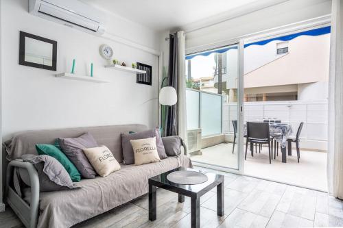 LE ROYAL Studio adorable avec terrasse, parfait pour les couples et à deux pas de la Croisette