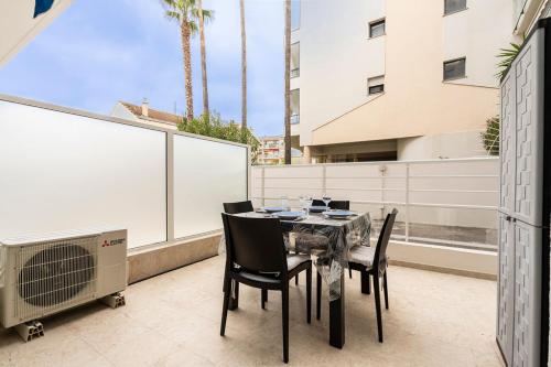 LE ROYAL Studio adorable avec terrasse, parfait pour les couples et à deux pas de la Croisette