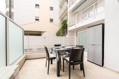 LE ROYAL Studio adorable avec terrasse, parfait pour les couples et à deux pas de la Croisette