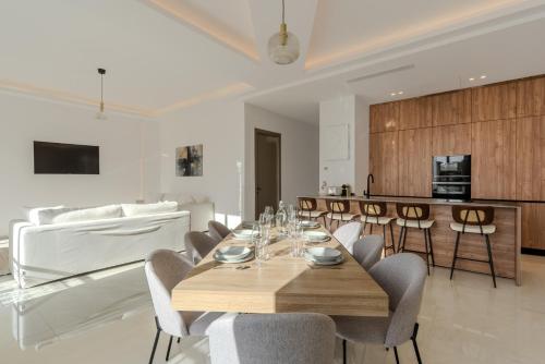 Cannes Centre - Palais a pied - Appartement Prestige 3 chambres et studio - 8 pers
