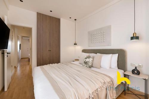 Elegant 2-Bedroom Home with Fireplace & Balcony
