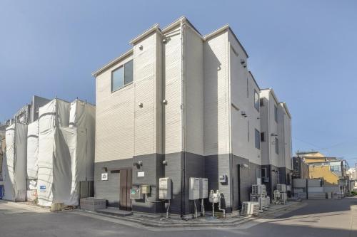 2 mins walk from JR Kameido Station, 9 mins to Akihabara, Near Skytree, Private apartment with 2 double beds for up to 4 ppl