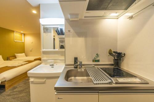 2 mins walk from JR Kameido Station, 9 mins to Akihabara, Near Skytree, Private apartment with 2 double beds for up to 4 ppl
